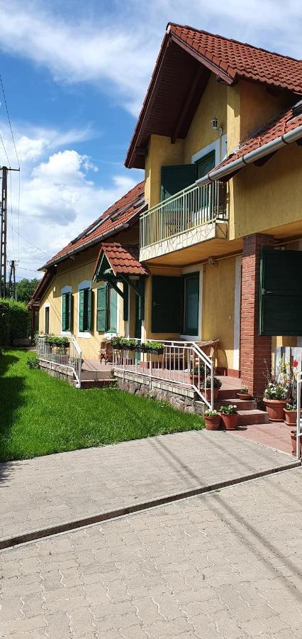 Apartamento Pinkóczi Apartmanház Balatonalmádi Exterior foto